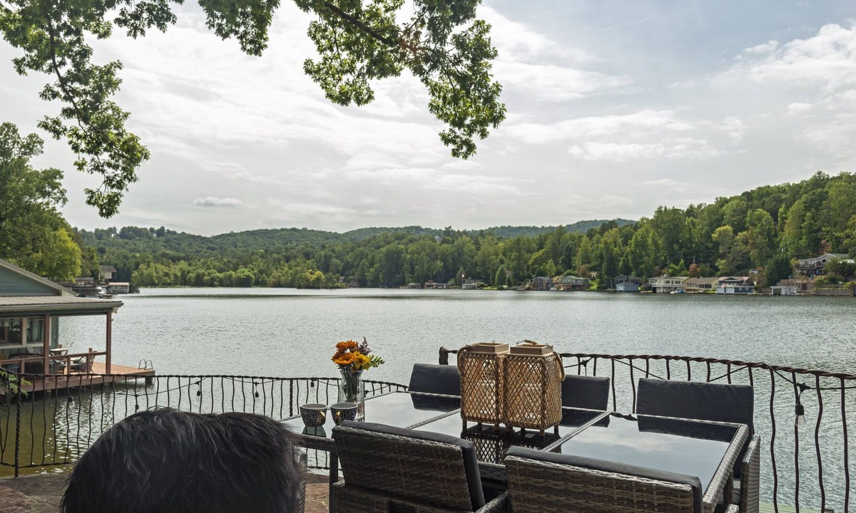 Landrum Ski Chalet | Lakefront Meditation
