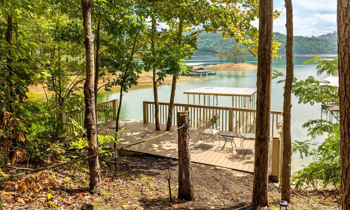 Sharps Chapel Cabin | Lakefront Norris Cabin Retreat・Dock・Games・Hot Tub