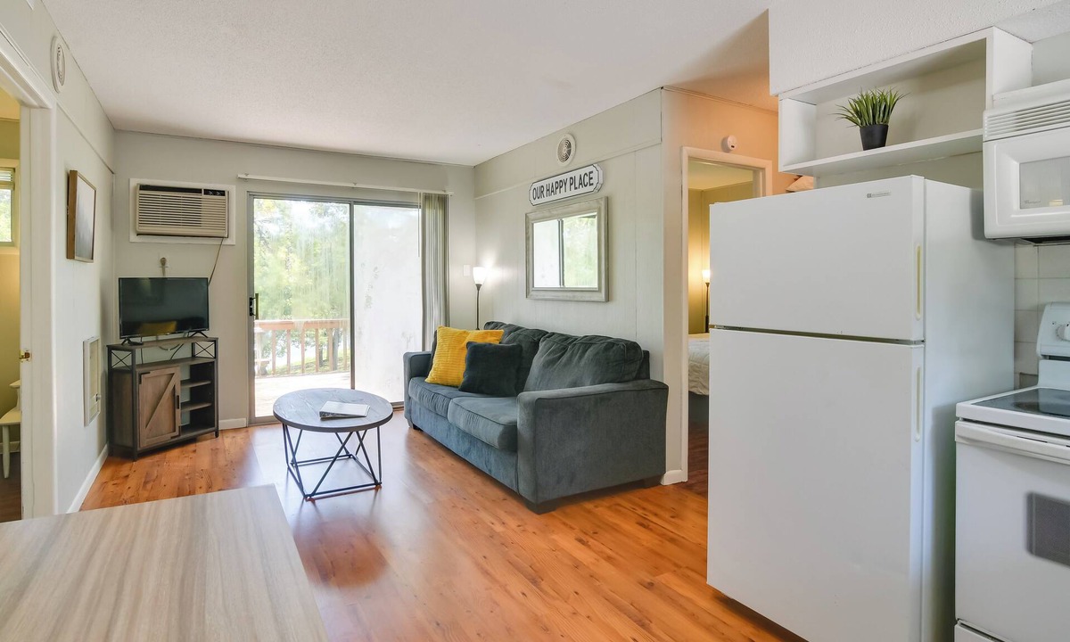 Kimberling City Cottage | Lakefront Oasis: Boat Slip, Kayaks & Outdoor Pool