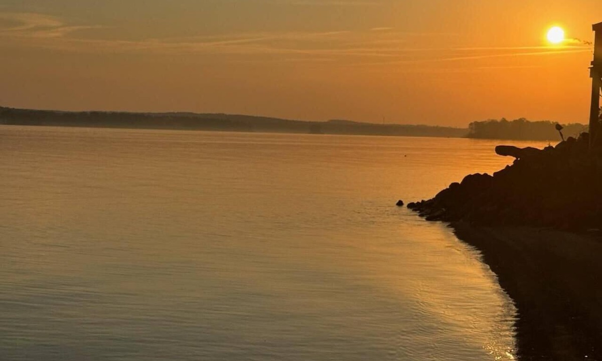Ridgeway House | Lakefront Private Beach, Fire pit, Mile long lake views, Mega Screened in Porch