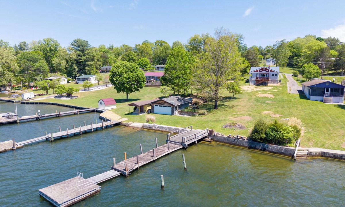 Ingles House | Lakefront Radford retreat with private dock, deck dining, Samsung Smart TV, and cozy queen bedrooms.