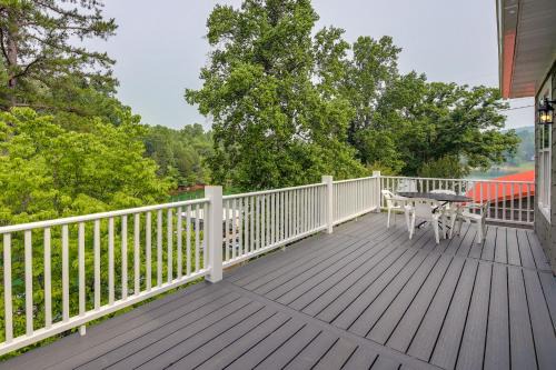 Clairfield House | Lakefront Sharps Chapel Retreat w/Boat Dock!