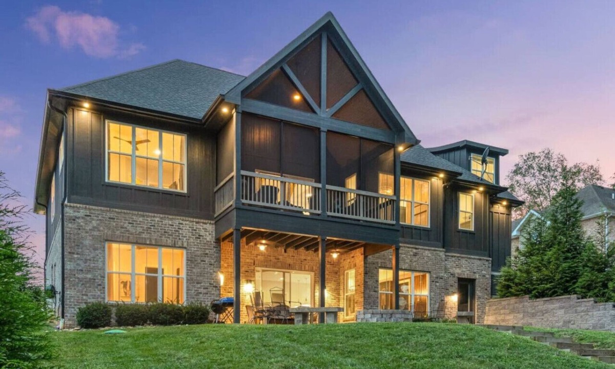 Estill Springs House | Lakeside Bliss w/Dock, Kayaks, Fire Pit, Foosball