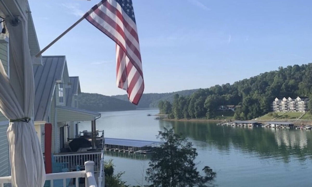 La Follette Condo | Lakeside Landing with Covered Boat Slip Included