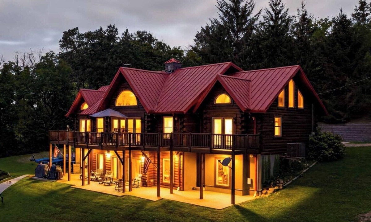 Dry Ridge House | Lakeside Log Home, Private Dock, Kayaks, Near Ark!