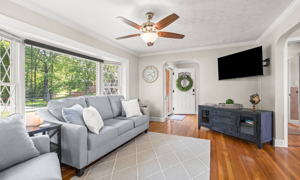 High Point House | Lakeside Oasis 3 miles to HPU- Walk to Marina, Golf, Tennis. 180° Water Views