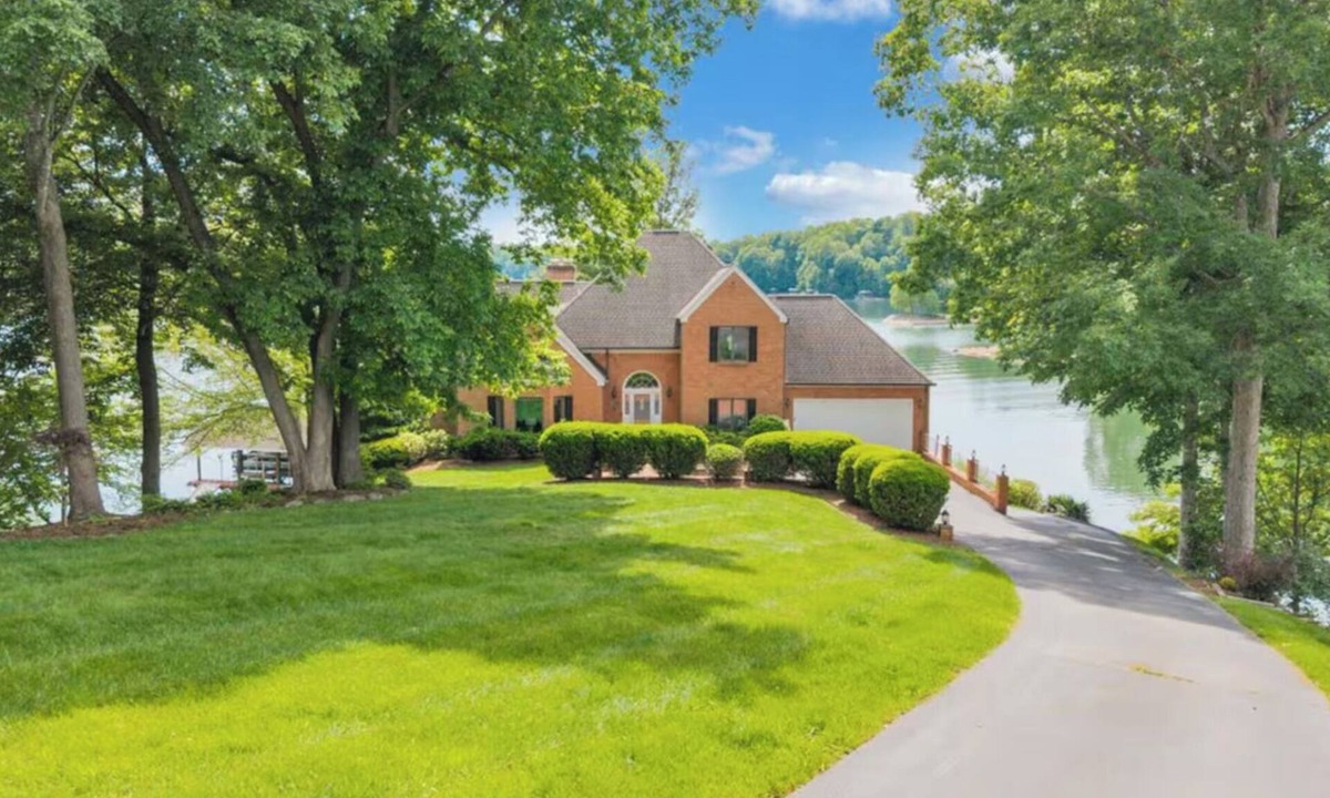 Moneta House | Lakeview Retreat - SML Luxury Rental with Dock and Private Beach!