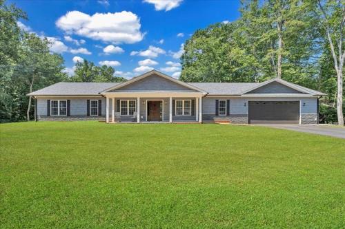 Moneta House | Lakeview Village East - Community Pool, Tennis & Boat Ramp!