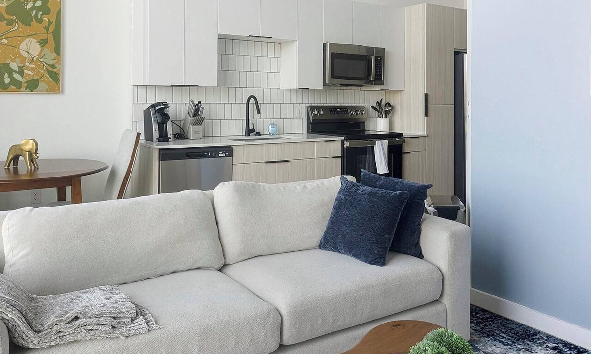 Chapel Hill Apartment | Landing | Amazing Studio, Courtyard, Gym