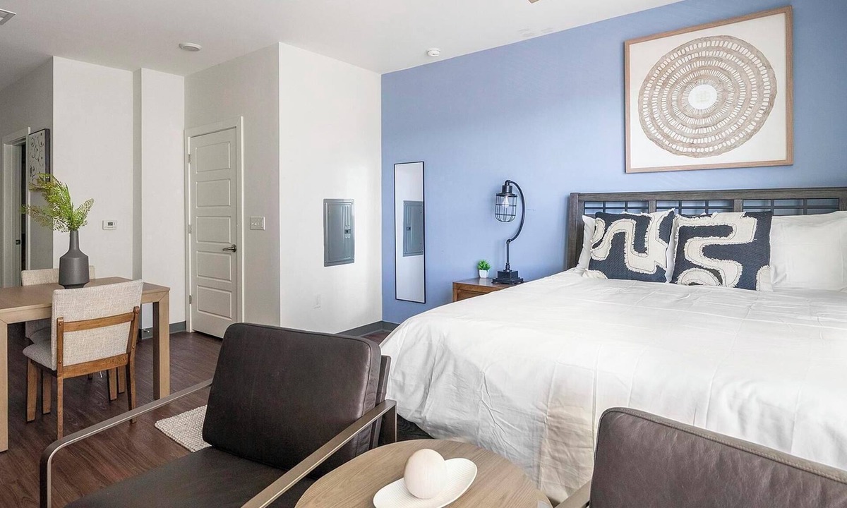 Five Points South Apartment | Landing | Amazing Studio, Yoga Studio, Gym