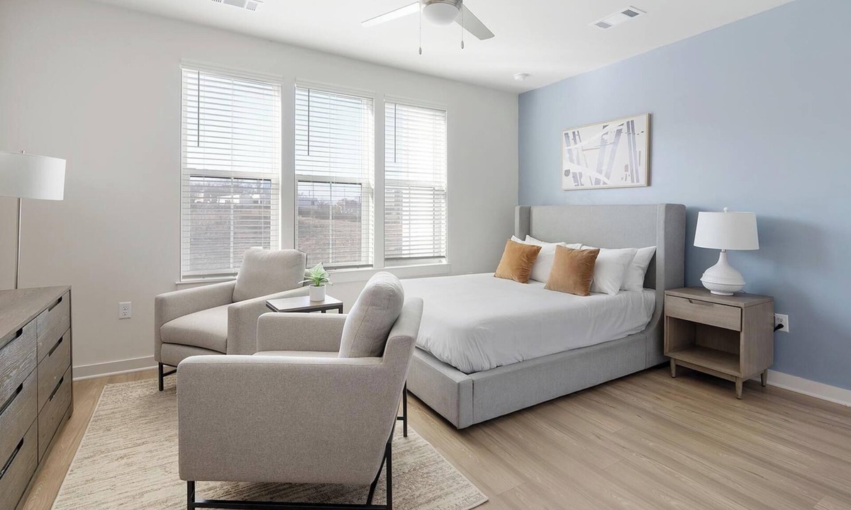 Downtown Knoxville Apartment | Landing | Amazing Studio, Gym, Pool