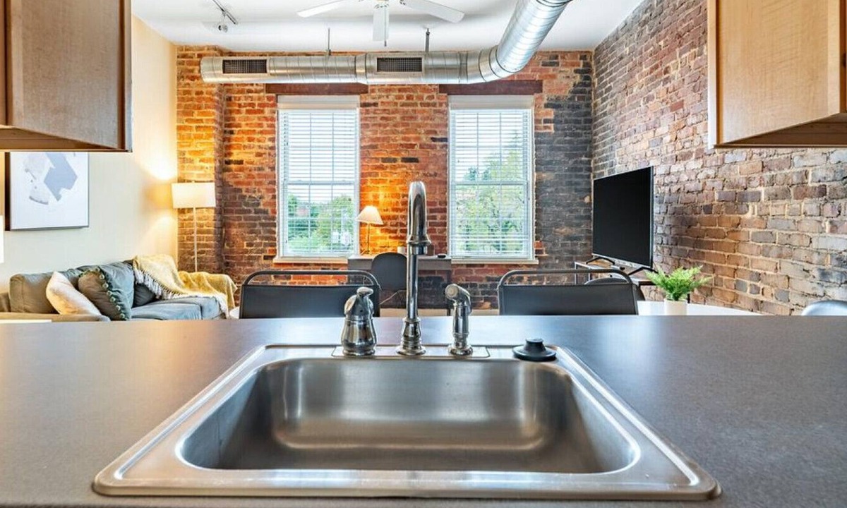 Petersburg Apartment | Landing at Mayton Transfer Lofts - 1 Bedroom in Downtown Petersburg