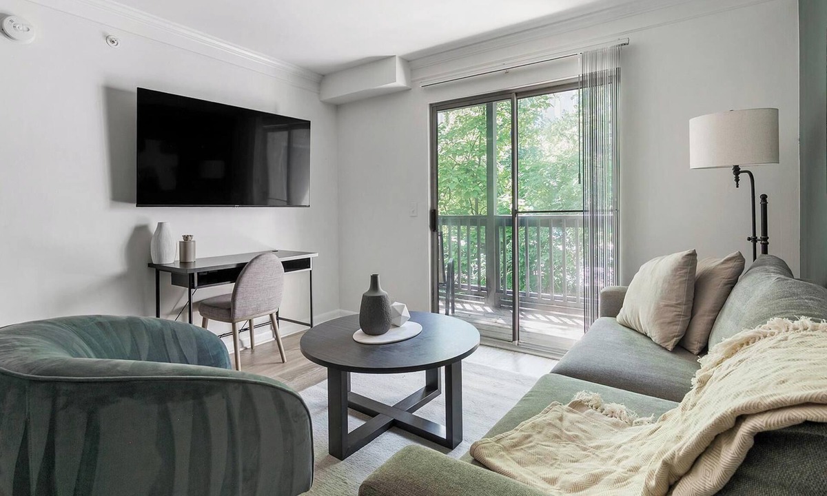 Green Hills Apartment | Landing | Beautiful 1BD, Gym, Pool