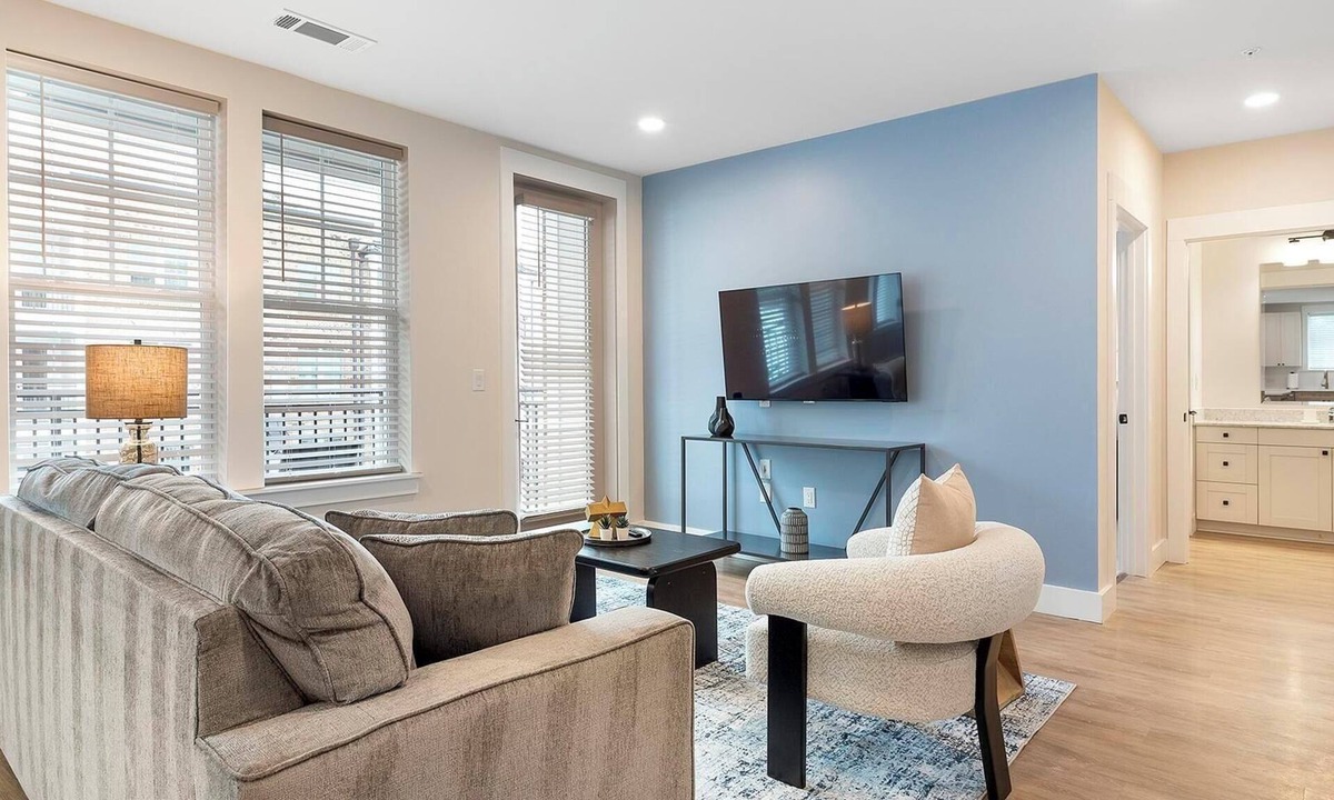 Mount Mourne Apartment | Landing | Beautiful 2BD, Pool, Clubhouse