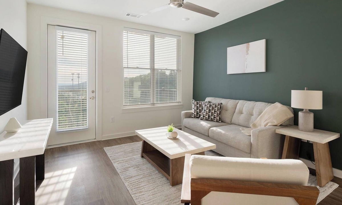 Brentwood Apartment | Landing | Modern 2BD, Clubhouse, Gym