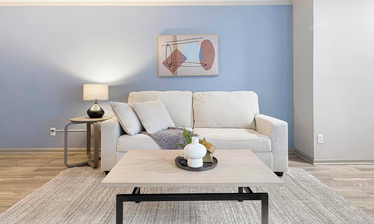 Crabtree Apartment | Landing | Modern 2BD, Clubhouse, Pool