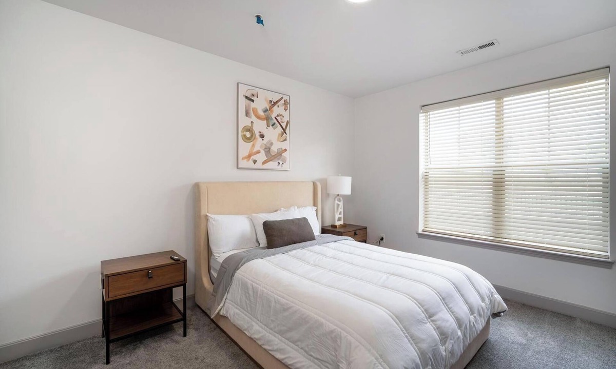 Corryville Apartment | Landing | Modern 2BD, Pool, Clubhouse
