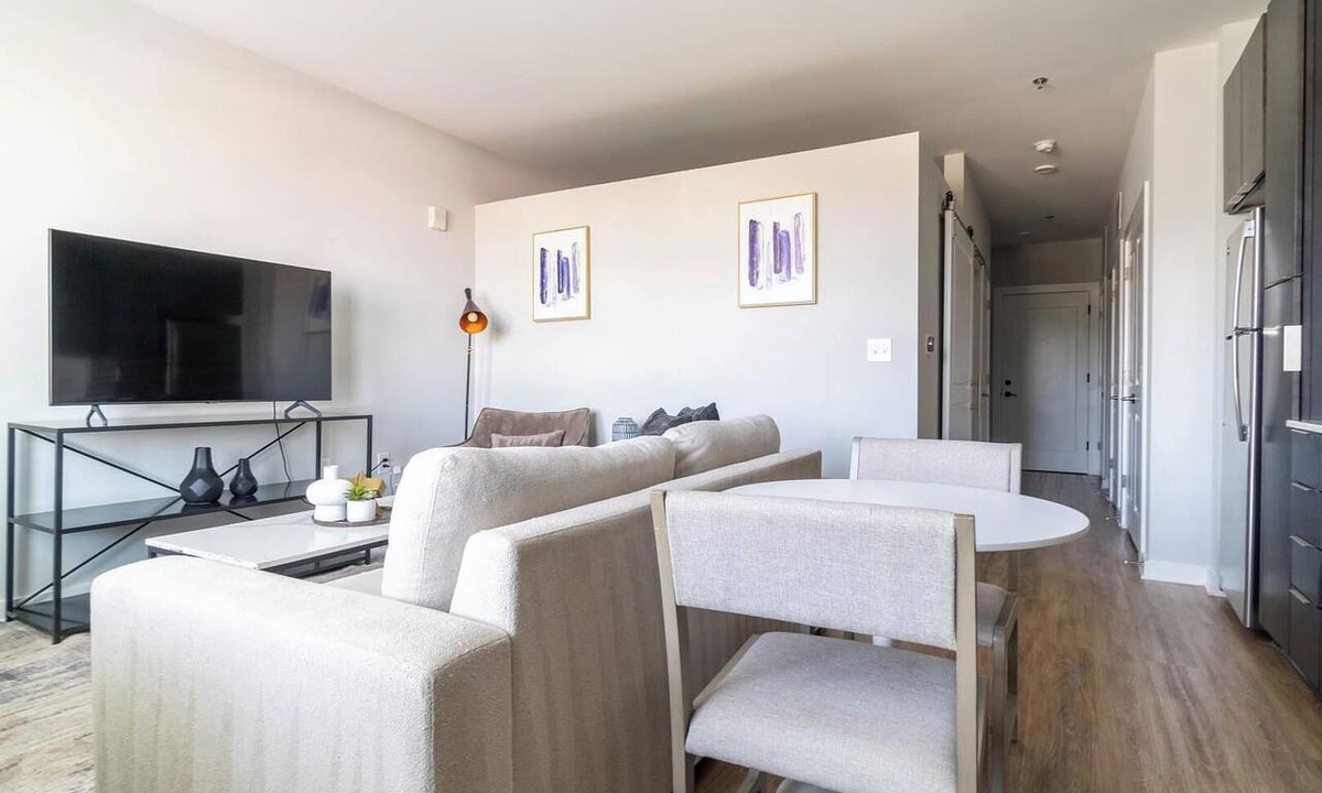 Downtown Apartment | Landing | Modern Studio, Courtyard, Gym