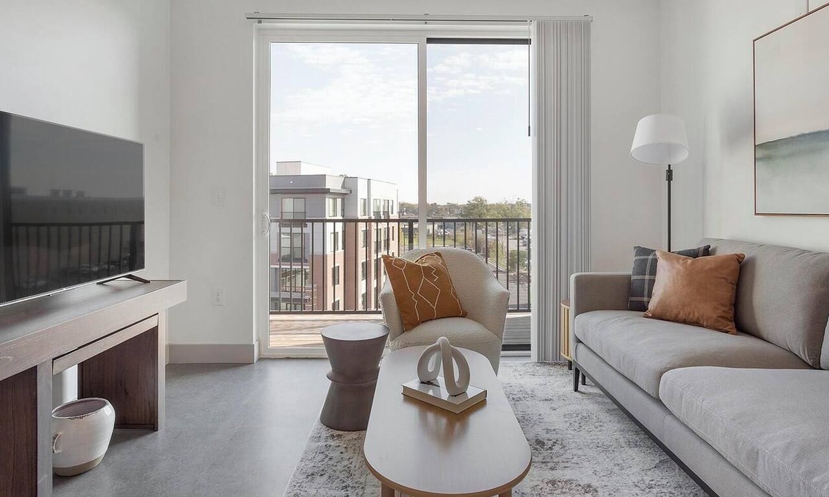 Richmond Apartment | Landing | Spectacular 2BD, Pool, Gym