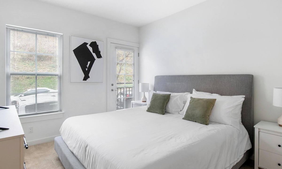 Church Hill Apartment | Landing | Stunning 1BD, Rooftop Lounge, Pool