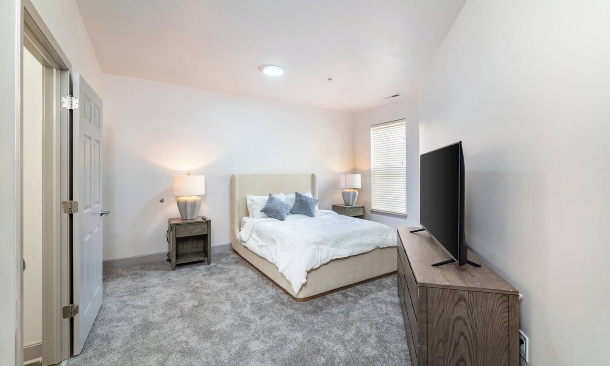 Corryville Apartment | Landing | Stylish 2BD, Pool, Clubhouse