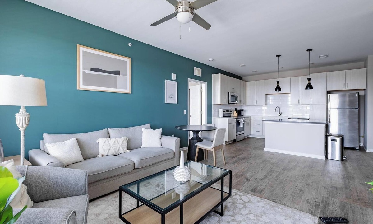 Kenton Apartment | Landing | Stylish 2BD, Yoga Studio, Gym
