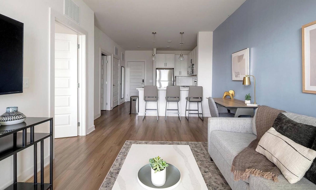 Downtown Knoxville Apartment | Landing | Stylish Studio, Pool, Gym