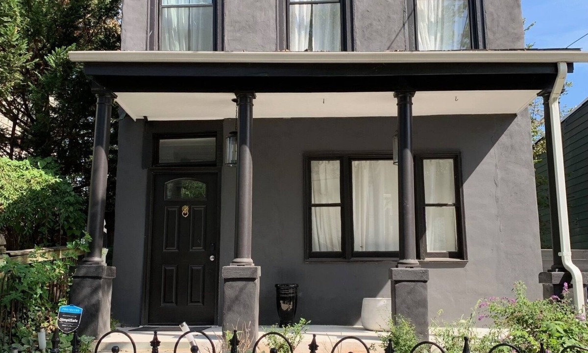 Anacostia House | Large and Spacious Urban Oasis in Historic Home, Pet Friendly