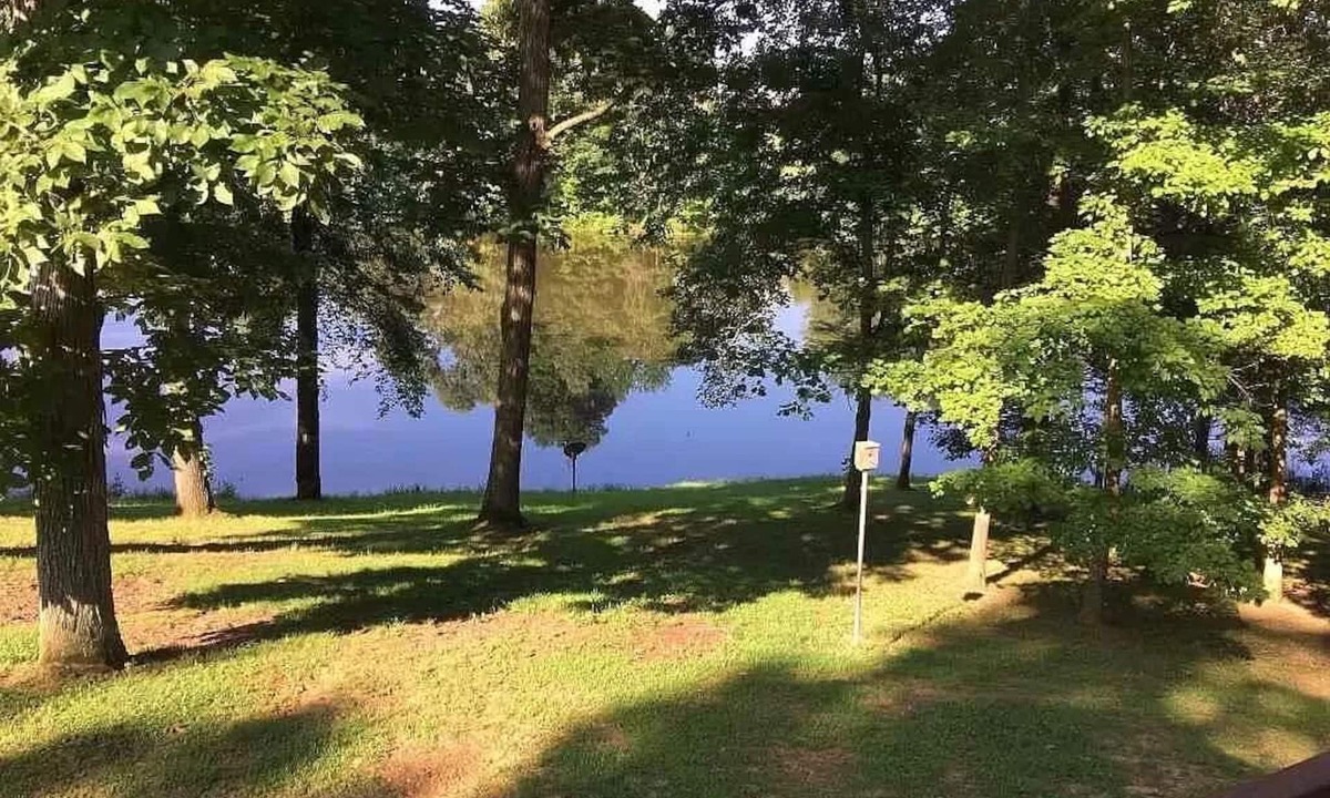 Kuttawa House | Large family home at LAKE BARKLEY sits on a 2.3 acre lot!