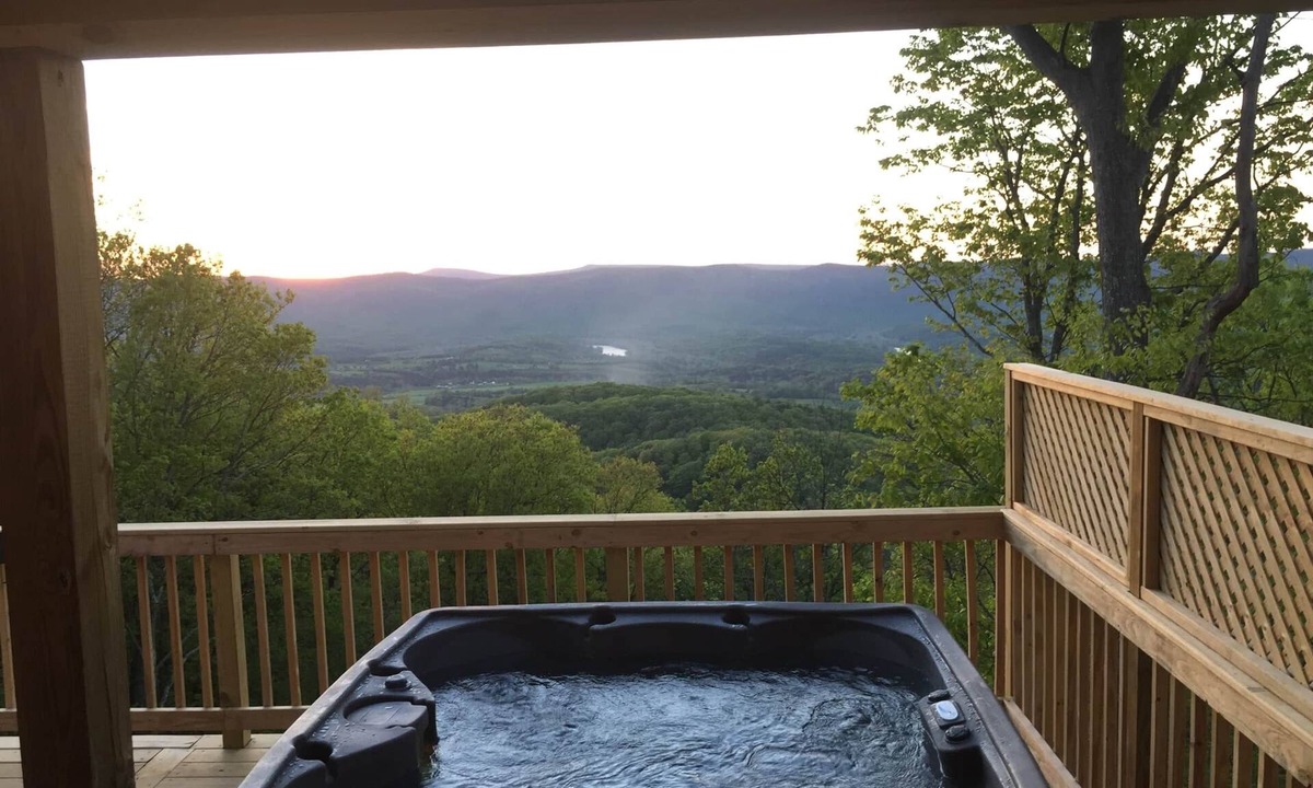 Rileyville House | Large-Group Cabin near Luray · Sleeps 12 · Hot Tub & Mountain Views
