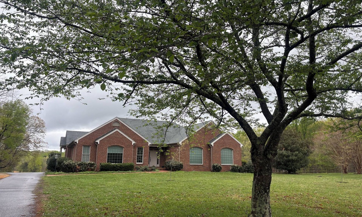 Forest House | Large & spacious main house unit