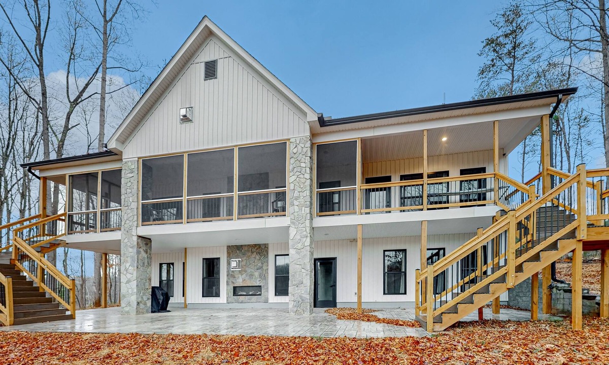 Wirtz House | LaWi Lakehouse - Stunning lakefront oasis with a kayak, large deck, games, & tranquil views
