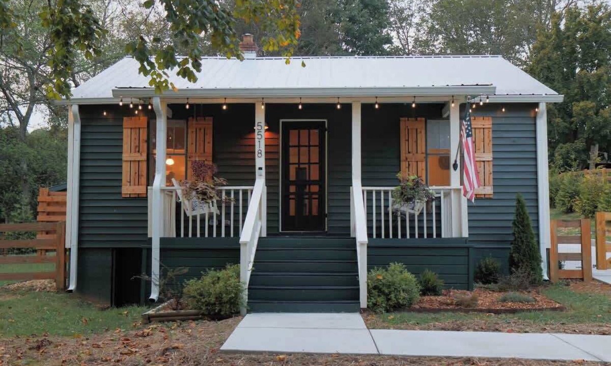 Leipers Fork House | Leipers Fork Bungalow | Hot Tub & Firepit