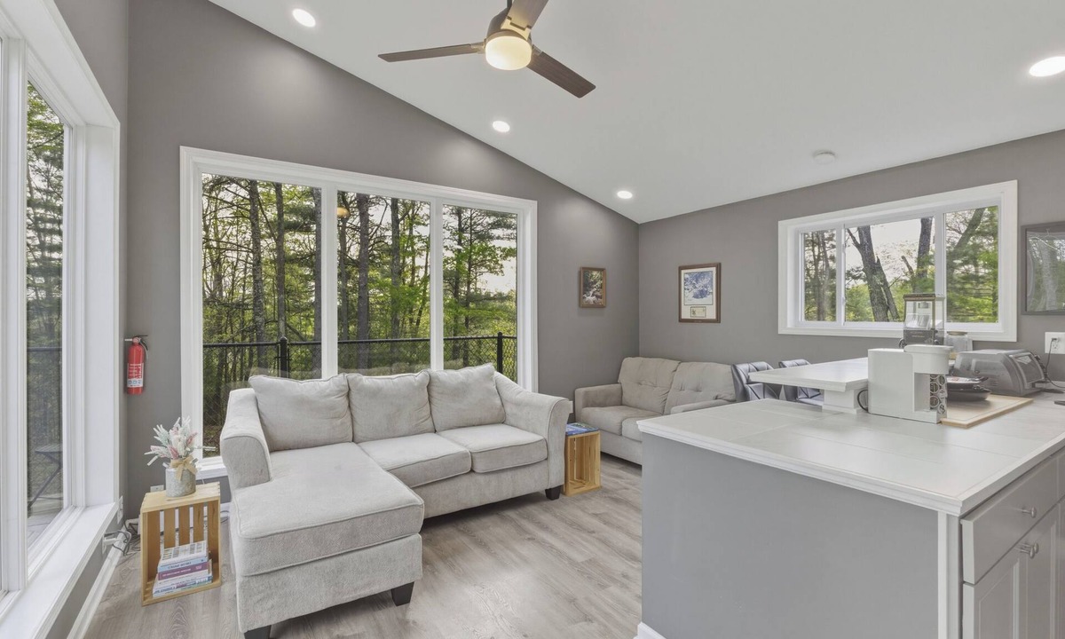 Nimitz Cottage | Lily Pad Hideaway on 19 Acres