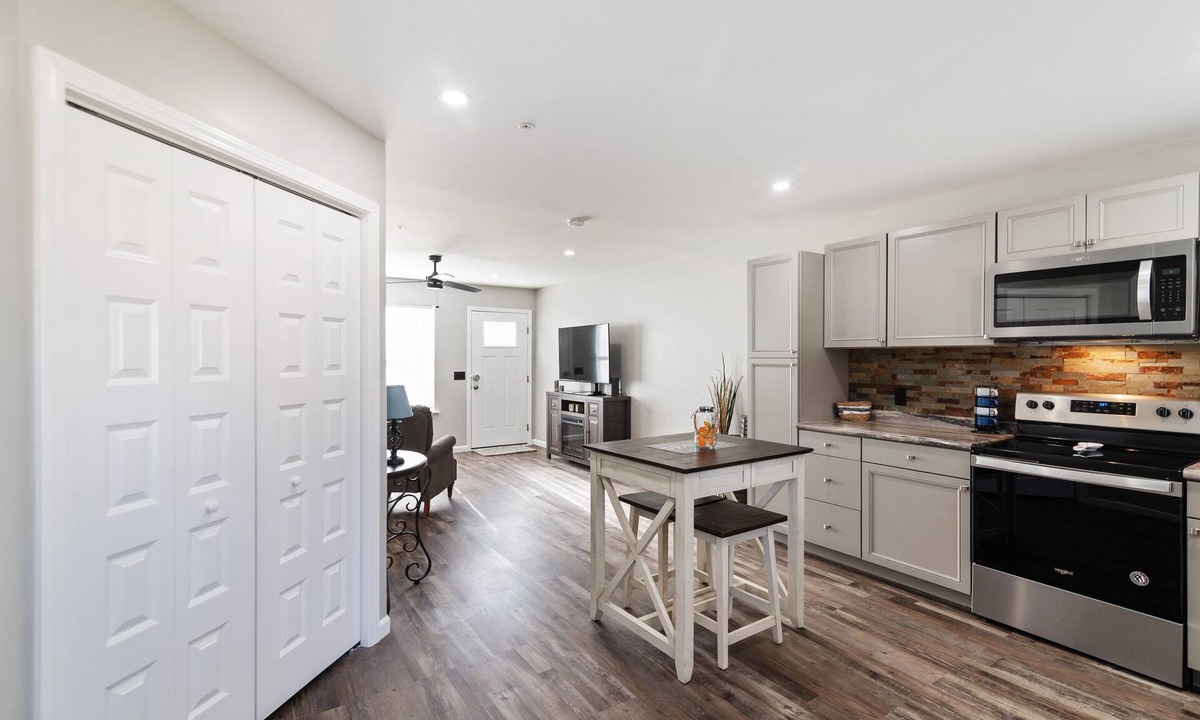 Ashland City Apartment | Little Bungalow outside the hustle and bustle of Nashville Tn.