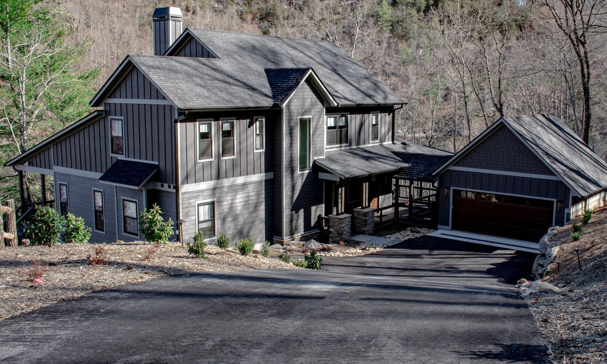 Bear Lake Reserve House | Located on Bear Lake in Tuckasegee, NC. A scenic getaway for your family event!