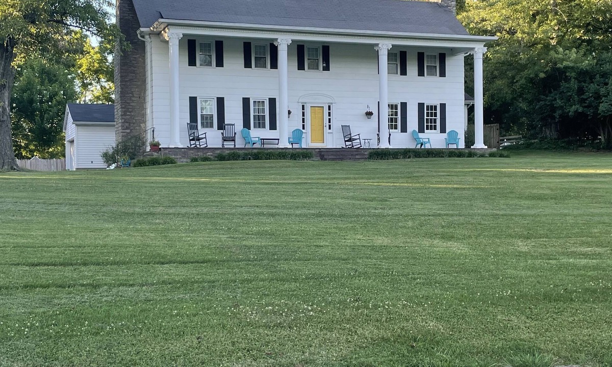 Maysville House | Lofton Manor Maysville, KY Golf Course View