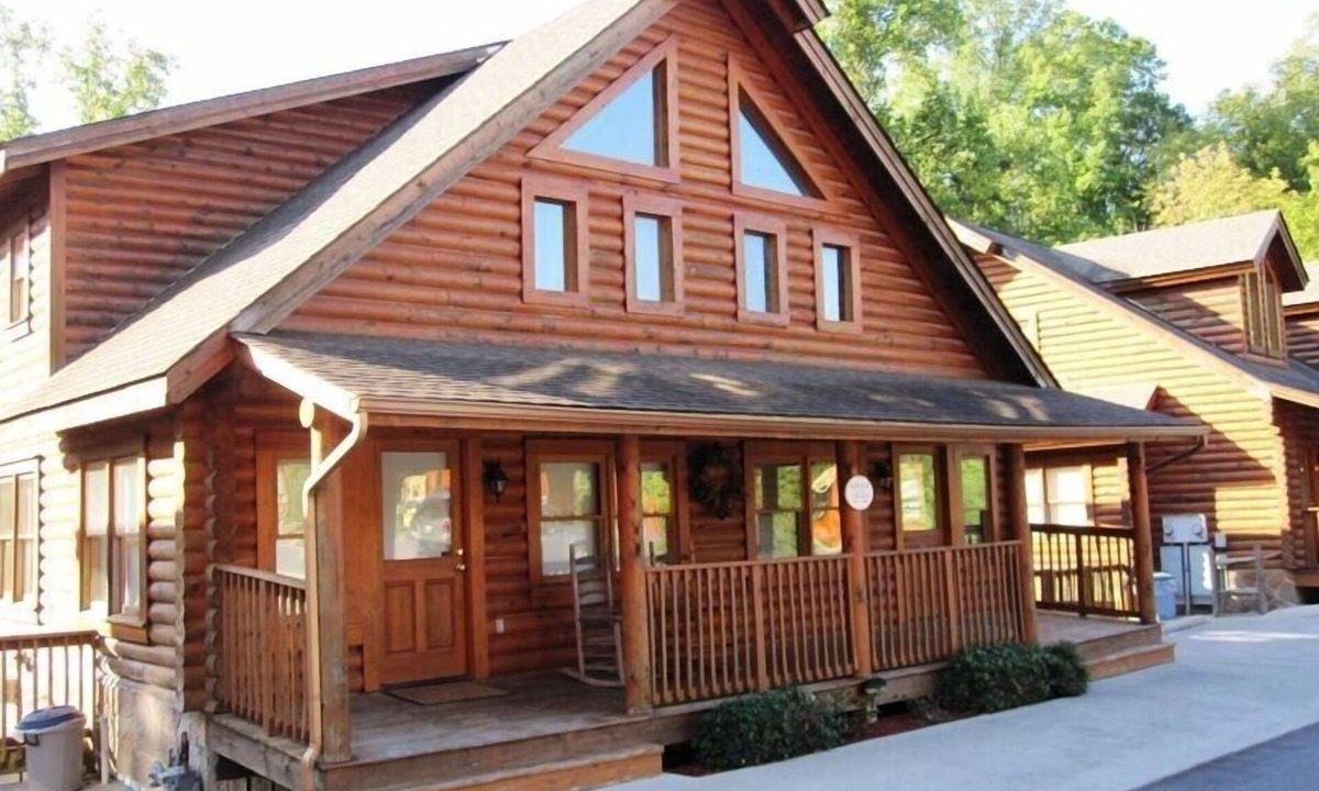Pigeon Forge Cabin | Log cabin with full resort amenities half-mile from the Parkway