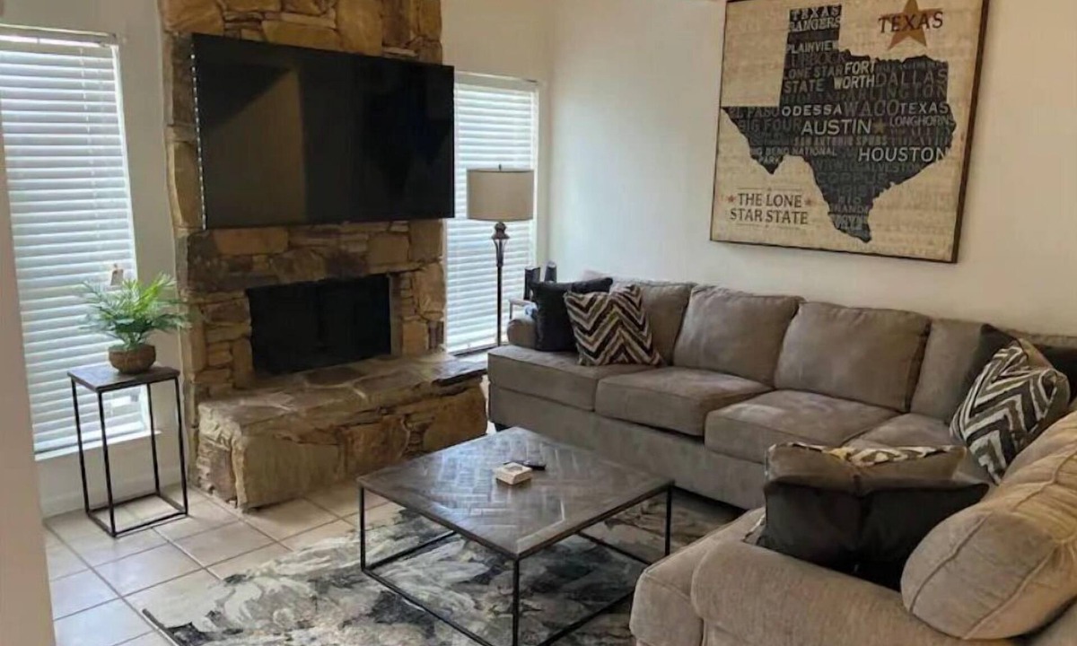 Regency Park Condo | Lovely Laredo Condo Great location !