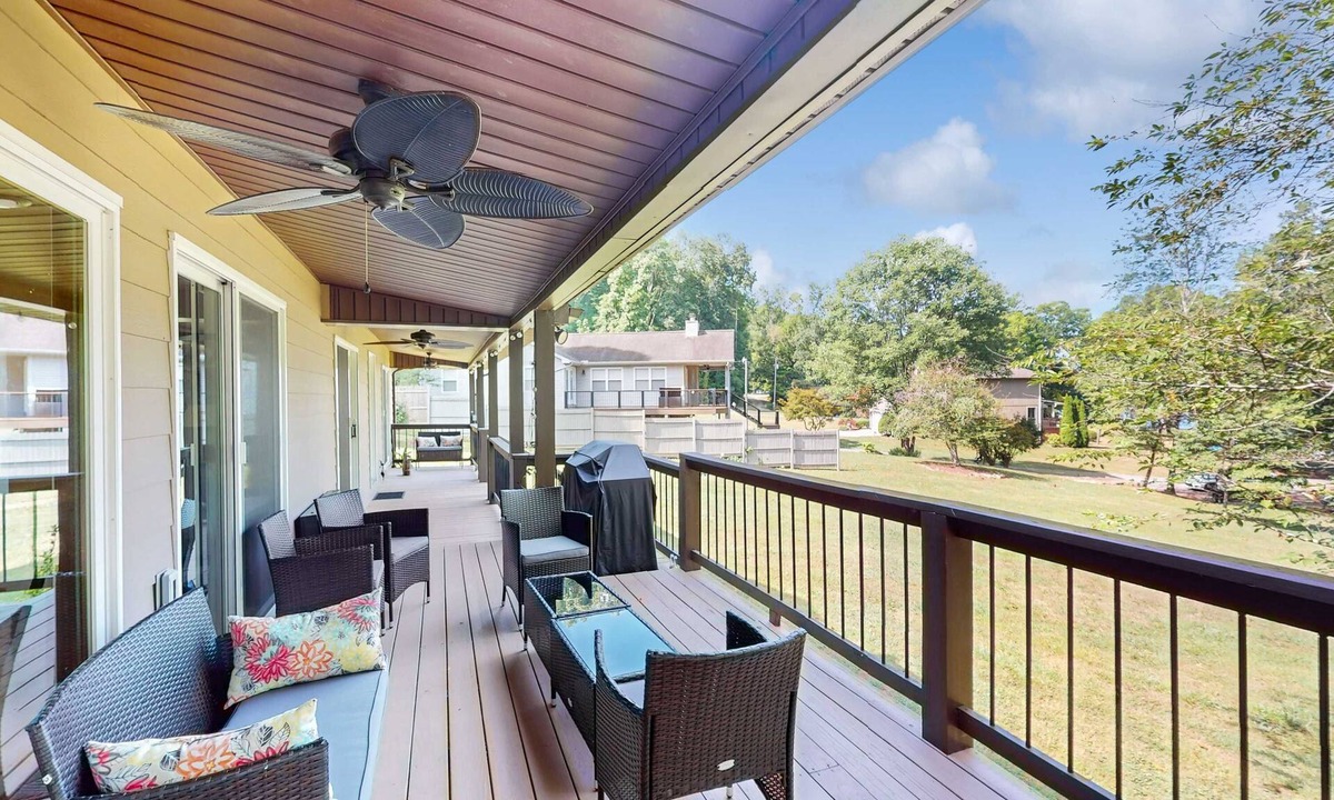 Maynardville House | Lovely Norris Lakefront Home・Firepit・Dock・Grill