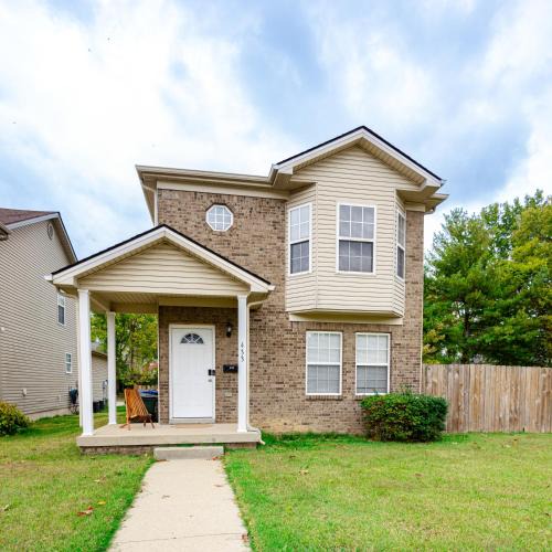 Lexington House | LUX - Downtown Oasis - Pool Table! Free Parking!