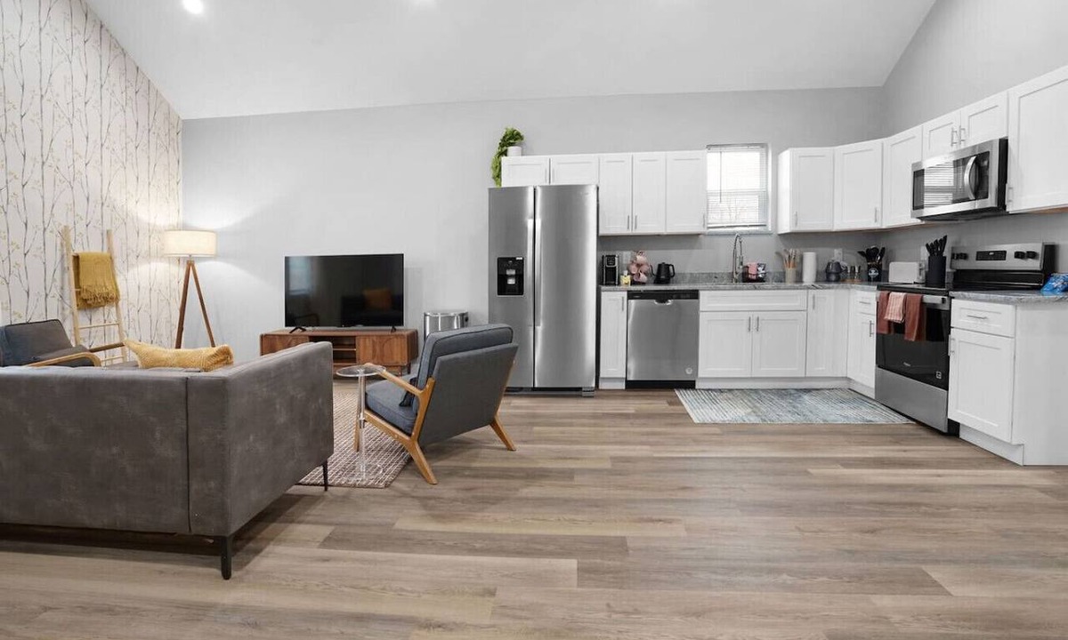 Indianapolis Apartment | Luxe Downtown Townhome-Sleeps 6 Brand New Build!