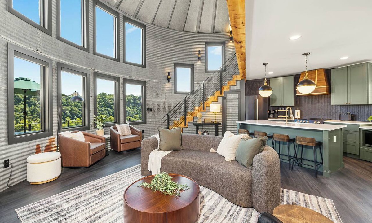 Daniels Hill House | Luxe Silo w/River Views <.5 mi to Downtown
