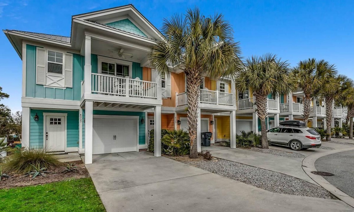 Windy Hill Condo | Luxurious 2 Bdrm Townhome with Stunning Views