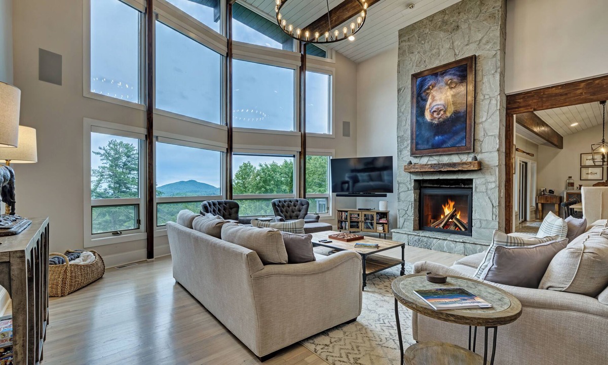 Sapphire House | Luxury 4 BR Mountain Retreat With 3 King Suites-Sleeps 13