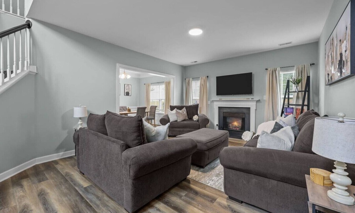 Concord House | Luxury 5BR · 2 Master Suites · Gym & Firepit