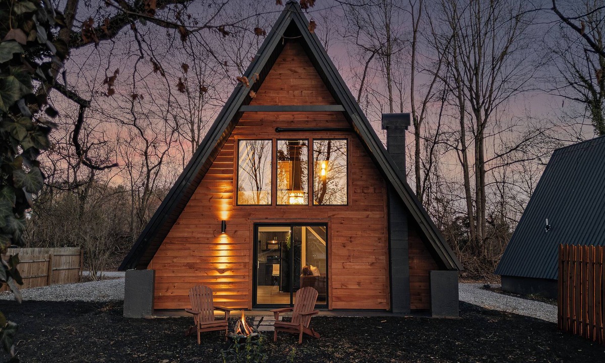 Bear Creek Ski Chalet | Luxury A-frame! Walk to Greenway! Fully Fenced Backyard!