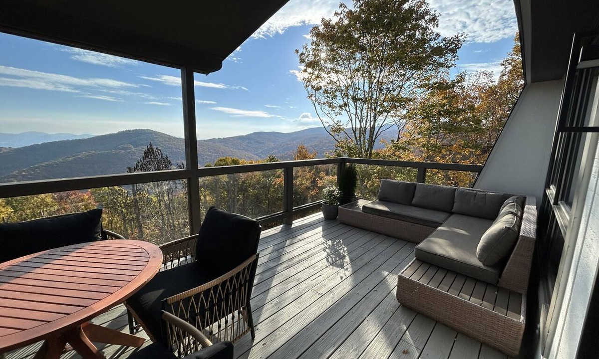 Beech Mountain Ski Chalet | Luxury Beech Mountain Chalet Views Hot Tub Sauna Game Loft Sleeps 20