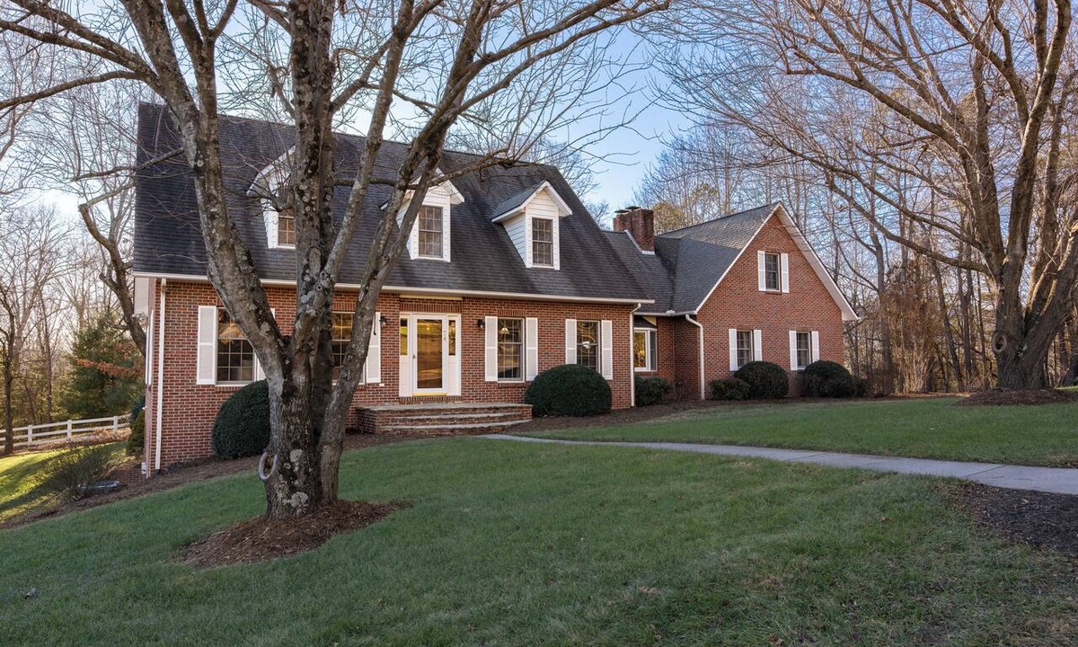 Candler House | Luxury Blue Ridge Views w/Hot Tub, Game Room, Gym & Outdoor Fun — Sleeps 21