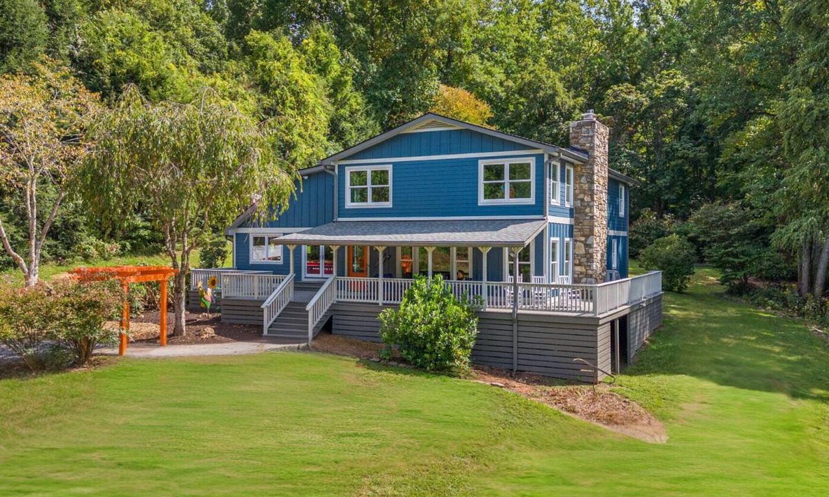 Candler House | Luxury Farmhouse Haven - Hike, Relax, BBQ, 25 mins to AVL